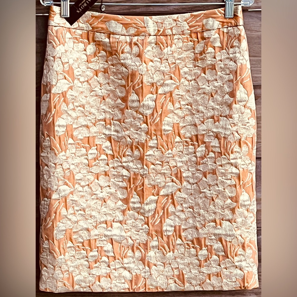 COPY - Understated Lux!  TALBOTS (NWT, Size 6) Peach & Gold Skirt